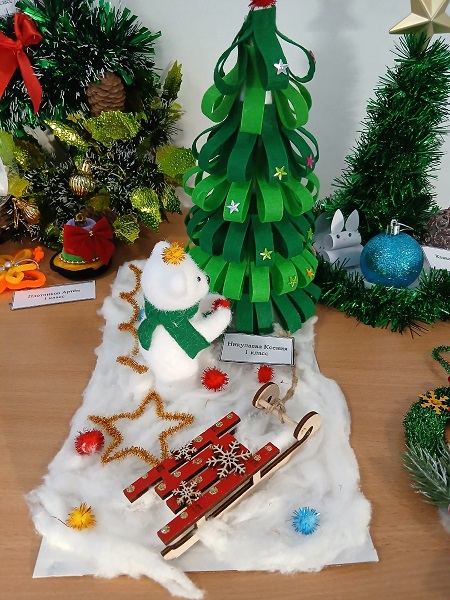 Увельчане создали елочные арт-объекты 