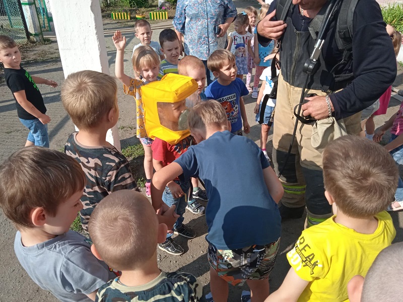 Учения пожарно-спасательного отряда прошли в детском саду "Сказка"
