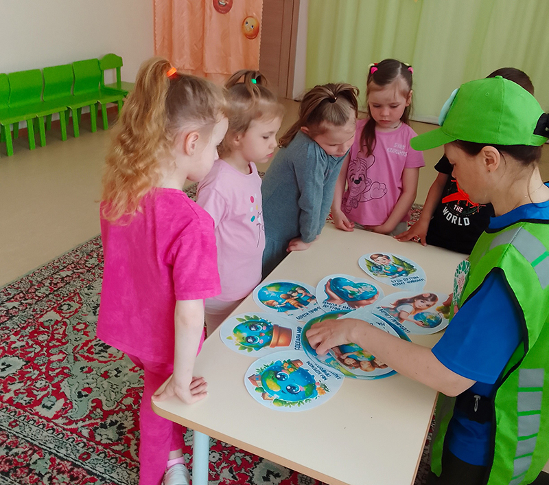 Маленькие хомутининцы влились в ряды защитников Земли