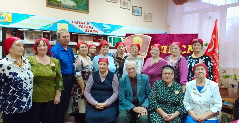 Хомутининцы-комсомольцы провели встречу за круглым столом