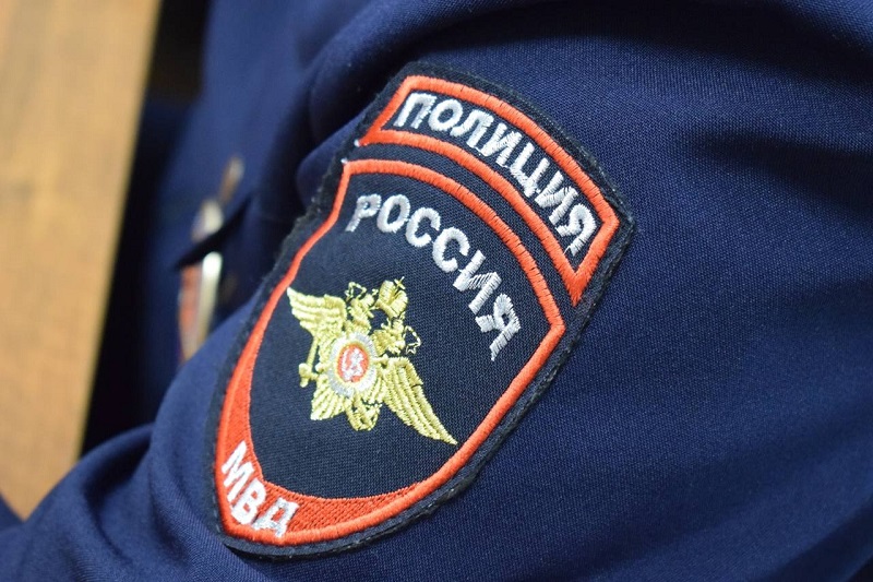 В Увельском полицейские задержали мужчину, похитившего телефон у своей соседки