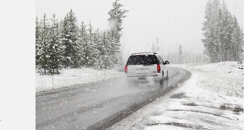 Сотрудники Госавтоинспекции предупреждают водителей об ухудшении погодных условий