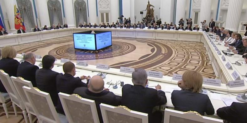 Путин поддержал предложение о закреплении в Конституции норм о бережном отношении к детям