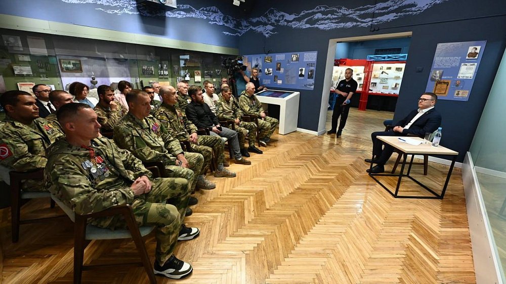 Губернатор Челябинской области встретился с ветеранами СВО в музее Златоуста