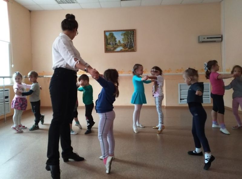 В Увельском открылась школа бального танца