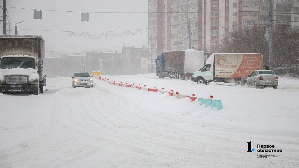 Экстренное предупреждение из‑за сильных снегопадов объявили в Челябинской области на 28 декабря