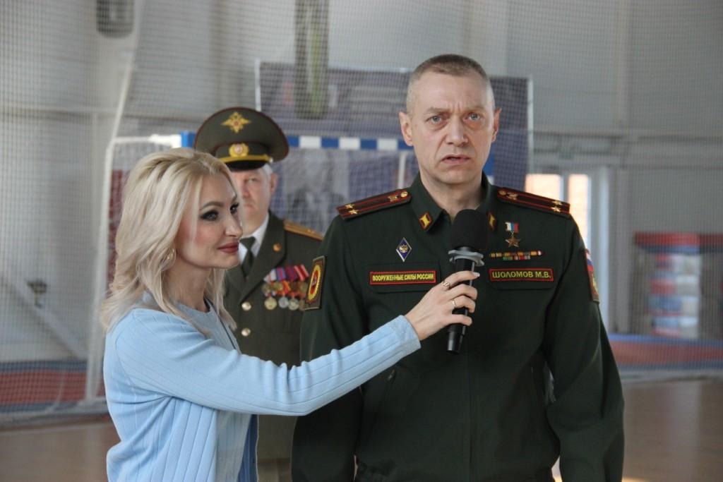 Герой России Максим Шоломов рассказал о подвигах и верности Отечеству южноуральской молодежи