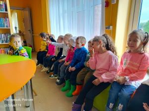 Нагорненские малыши отыскали сундучок со сладостями