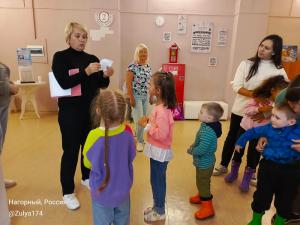 Нагорненские малыши отыскали сундучок со сладостями