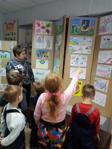 Увельский музей экспонирует выставку детских рисунков