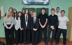 Увельские школьники представили стильные образы школьной формы