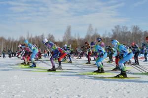 На Каменской территории прошел двухдневный лыжный марафон: юбилейная семейная лыжня Зайковых и первый классический марафон «Каменское сердце – Классик» 