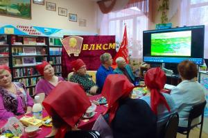 Хомутининцы-комсомольцы провели встречу за круглым столом