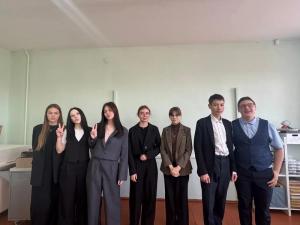 Увельские школьники представили стильные образы школьной формы