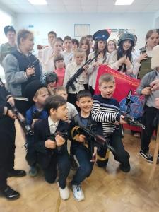 Нагорнецам представили выставку учебного оружия