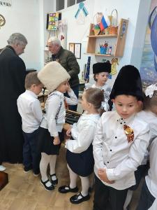 Нагорнецам представили выставку учебного оружия