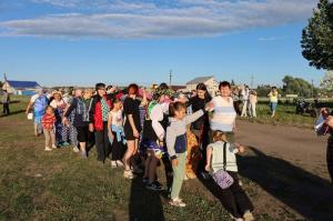 В Хуторке и Песчаном жители очистили берега озер и провели праздник