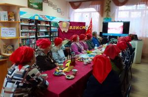 Хомутининцы-комсомольцы провели встречу за круглым столом