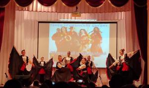 В Каменском к дню матери открылась картинная выставка