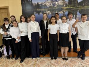 Увельские школьники представили стильные образы школьной формы