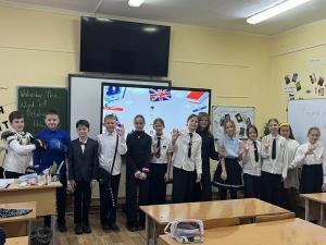 Увельские школьники представили стильные образы школьной формы