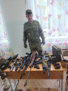 Нагорнецам представили выставку учебного оружия