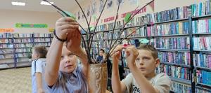 Юные жители Петрвского «оживили» Дерево Доброты