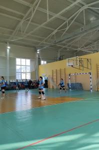 Соревнования по волейболу среди девушек