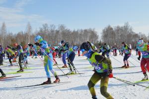 На Каменской территории прошел двухдневный лыжный марафон: юбилейная семейная лыжня Зайковых и первый классический марафон «Каменское сердце – Классик» 