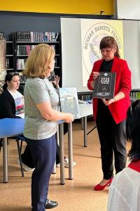 В Увельском презентовали книги о героях современности