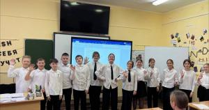 Увельские школьники представили стильные образы школьной формы