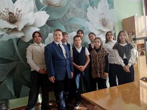 Увельские школьники представили стильные образы школьной формы