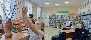 Юные жители Петрвского «оживили» Дерево Доброты