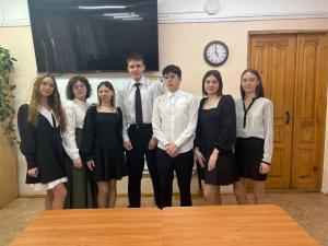 Увельские школьники представили стильные образы школьной формы