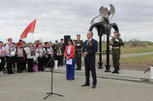 В Увельском открыли мемориал «Небесная скорбь»