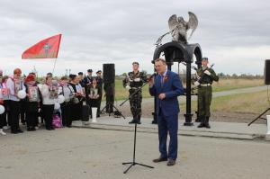 В Увельском открыли мемориал «Небесная скорбь»