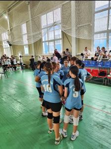 Соревнования по волейболу среди девушек