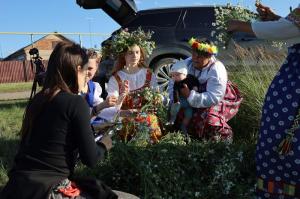 В Хуторке и Песчаном жители очистили берега озер и провели праздник
