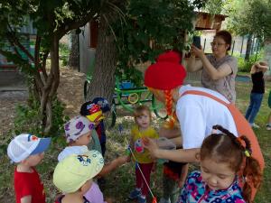 Как хомутиницы проводят лето с пользой