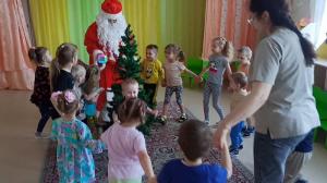 У маленьких хомутиницев побывал новогодний волшебник