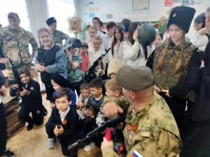 Нагорнецам представили выставку учебного оружия