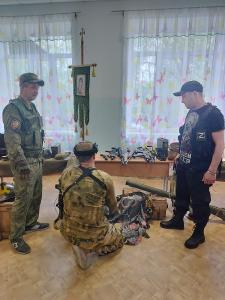 Нагорнецам представили выставку учебного оружия