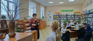 Юные жители Петрвского «оживили» Дерево Доброты