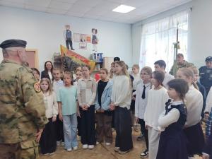 Нагорнецам представили выставку учебного оружия