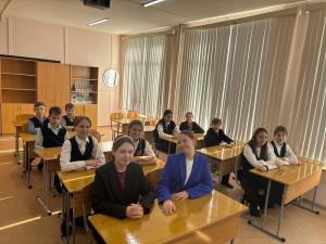 Увельские школьники представили стильные образы школьной формы