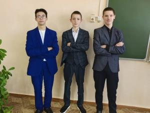 Увельские школьники представили стильные образы школьной формы