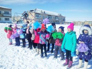 Рождественские школьники постигали снежные забавы