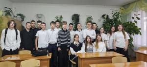 Увельские школьники представили стильные образы школьной формы