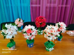 Нагорнеские мамы получили цветочные подарки