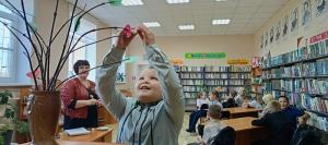 Юные жители Петрвского «оживили» Дерево Доброты